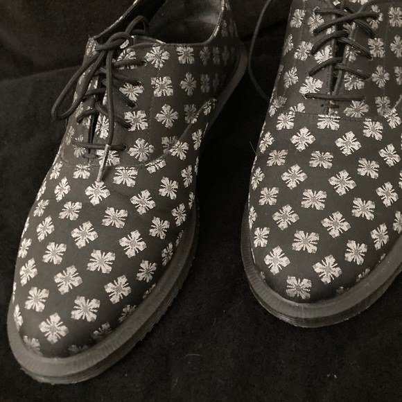 Dr Marten snowflake shoes - Picture 1 of 7